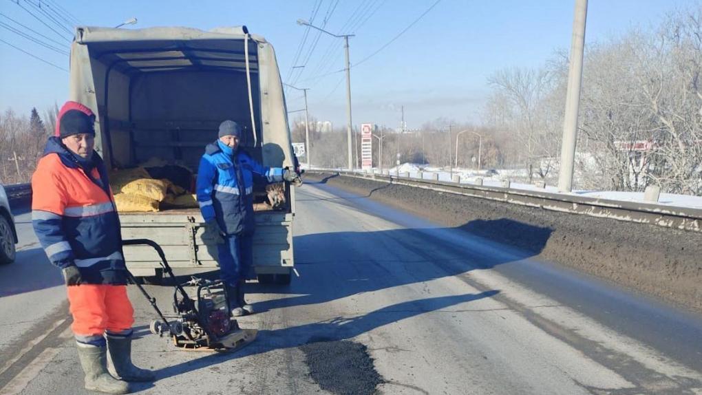 В Омске начинают срочный ремонт асфальта