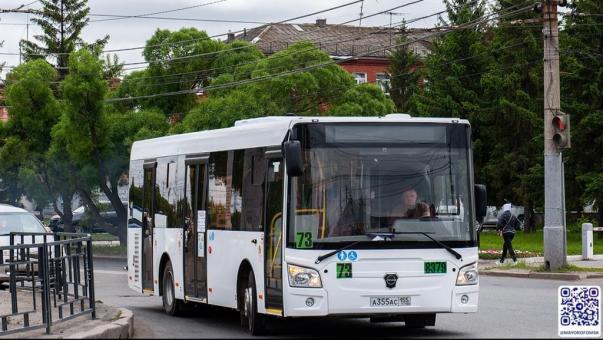 На омские улицы вышли новые автобусы-кубики