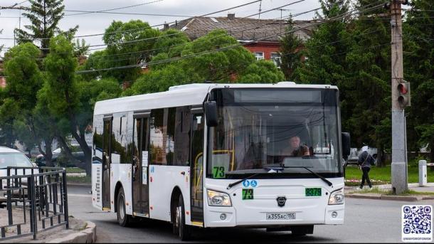 На омские улицы вышли новые автобусы-кубики