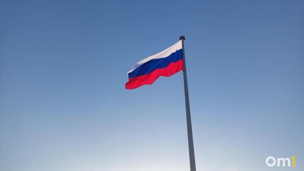 Флагшток у Омской крепости подсветили прожекторами