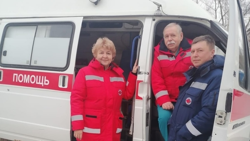 Омские врачи спасли задыхающегося ребёнка прямо на дороге