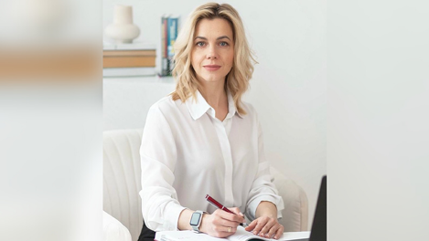 Портал Om1.ru поздравляет с днём рождения вице-мэра Омска Елену Дячук