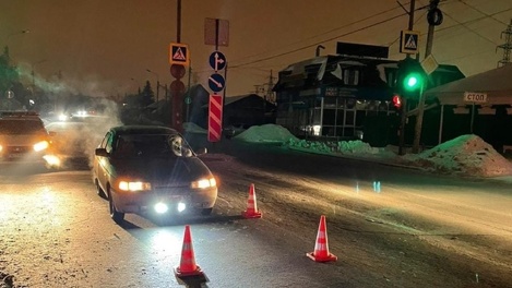 Пьяный омич на легковушке сбил подростка на пешеходном переходе