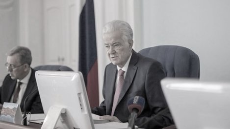 В Омске ушёл из жизни председатель Заксобрания Владимир Варнавский