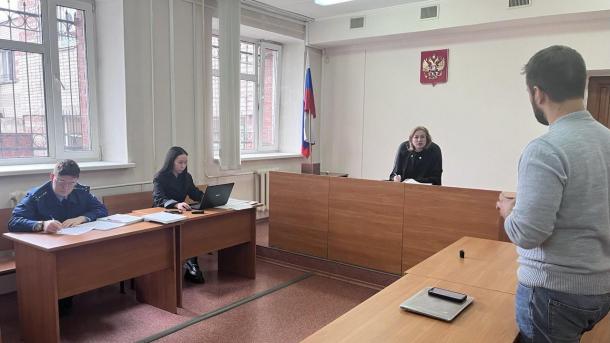 Умер омич, который устроил дебош в пиццерии