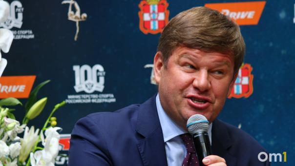 «Где тележки?!»: Дмитрий Губерниев ещё раз раскритиковал омский аэропорт