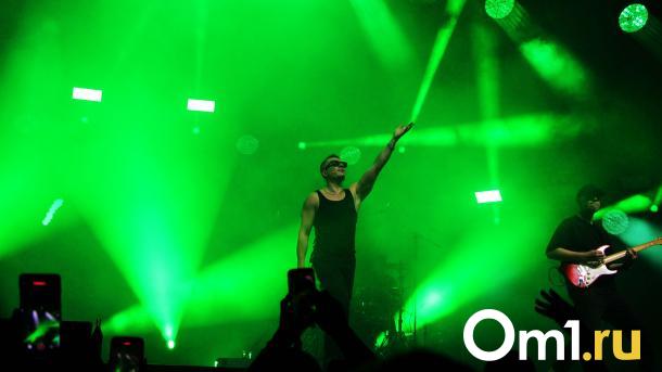 Гендер-пати и песня про Омск: как «NЮ» зажёг на сцене «Зелёного острова»