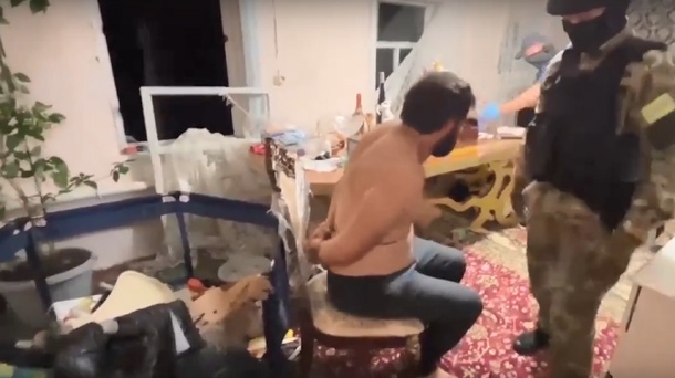 Банду вооружённых наркоторговцев в Омске задерживали 300 полицейских (Видео)