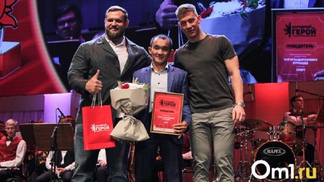 «Я смотрел и пытался запомнить каждое движение братьев, оттачивая их на скользких ботинках»: победитель премии «Народный герой» поделился тем, как он стал заниматься хоккеем