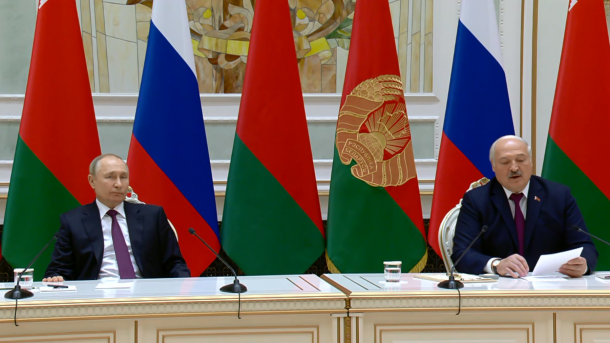 Европарламент принял резолюцию о трибунале для Владимира Путина и Александра Лукашенко