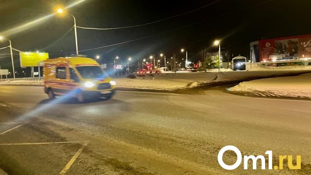 Потерял почти два литра крови: омич воткнул нож себе в бедро