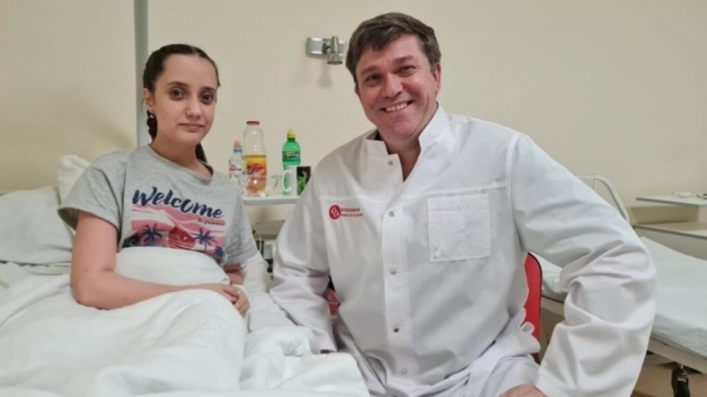 16-летнюю девушку с хрустальной болезнью прооперировали хирурги НИИТО в Новосибирске