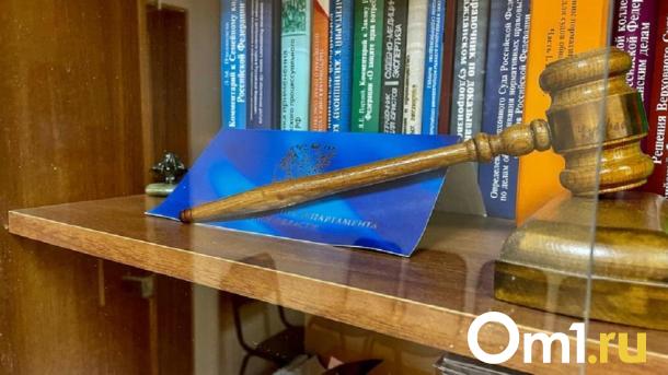 Омич спрыгнул в залитый бетоном котлован и получил перелом