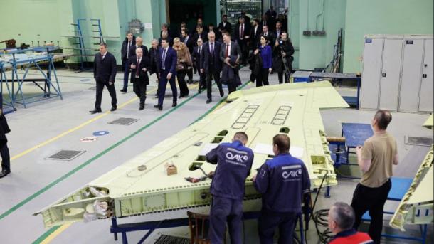 Министр торговли РФ Алиханов оценил работу авиационного завода в Новосибирске