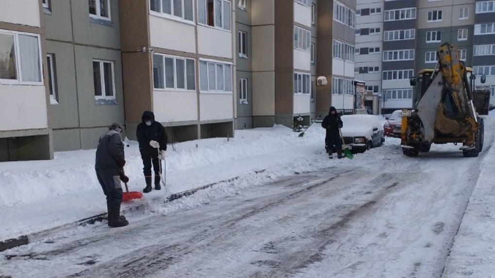 Омская мэрия рассказала, где в городе плохо убирают снег