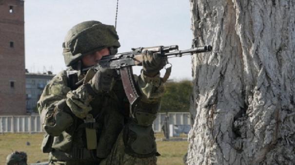 Военные под прикрытием БТР отразили атаку «диверсантов» в Новосибирской области