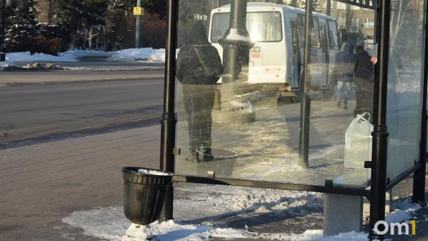 В Омске на остановке у ДК «Химик» нашли труп