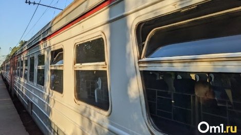 Полицейские в Тюмени сняли с поезда пьяного омича, который матерился и мешал людям спать