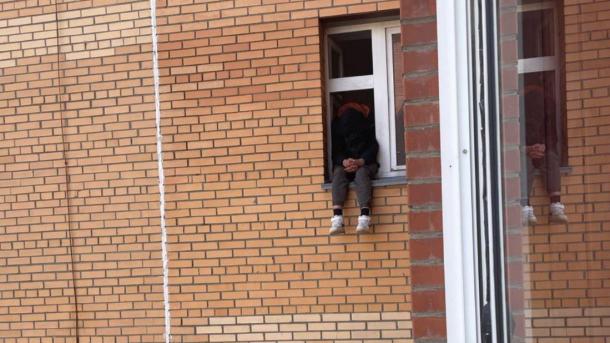 В Новосибирске спасатели сняли с 8-го этажа мужчину в наркотическом опьянении