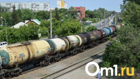 В Омске юный водитель бросил машину под поезд