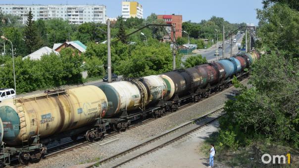 В Омске юный водитель бросил машину под поезд