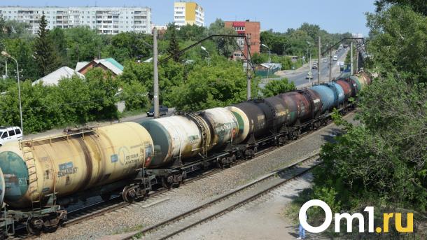 В Омске юный водитель бросил машину под поезд
