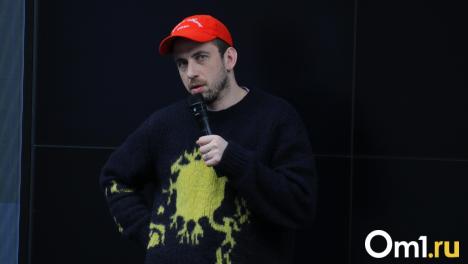 Разговор с актёром: Александр Паль рассказал омичам о поедании насекомых и людской «пирамиде»