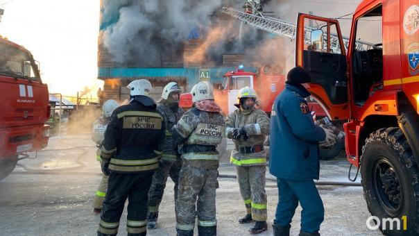 В Омске вспыхнул склад на Семиреченской