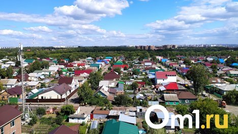 Две омские многодетные семьи получили землю без воды и электричества