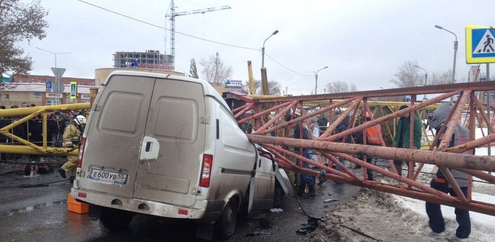Строители: упавший на людей кран стоял в лужах воды