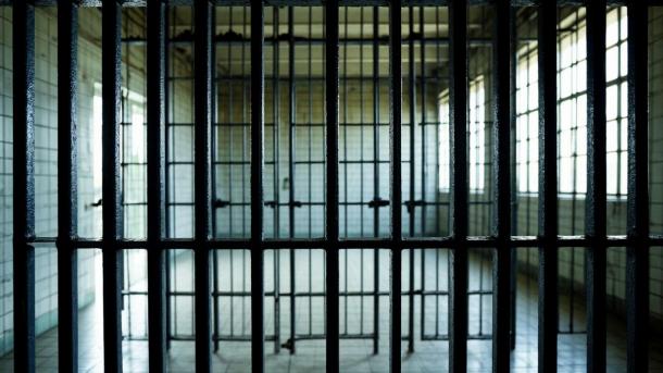 Новосибирск: задержанному замдиректора УК предъявили обвинение в получении взятки