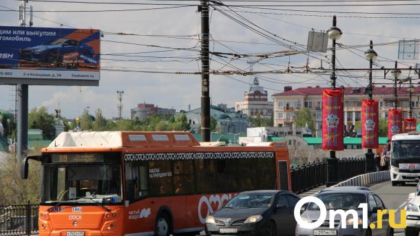 Омичка похитила у водителя автобуса куртку за 25 тысяч рублей