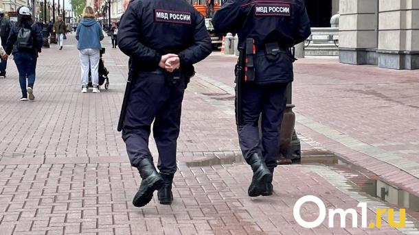 Тысячи литров спиртного без документов: полиция накрыла подпольный склад в Омске
