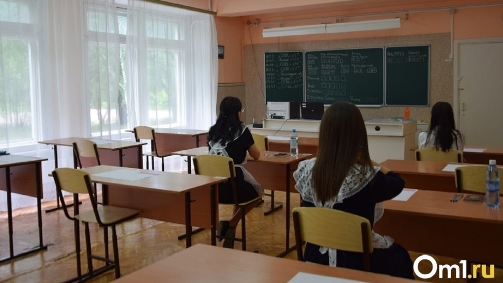 Омские школьники сдали первые экзамены