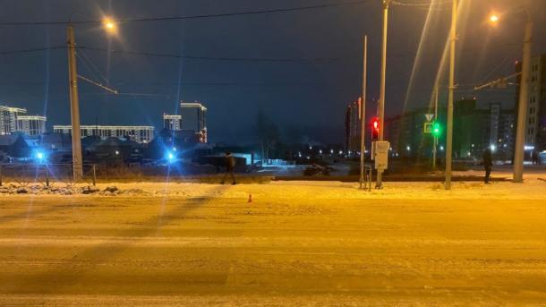 В Новосибирске автомобиль сбил подростка, переходившего дорогу на красный свет