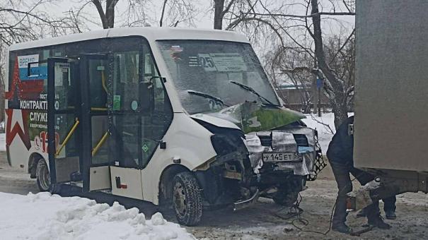 Бастрыкин поручил возбудить уголовное дело из-за аварии с маршруткой в Омске