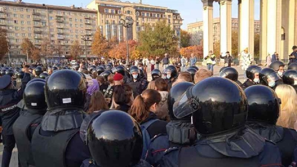 Несколько десятков человек задержали на несанкционированной акции протеста в Новосибирске