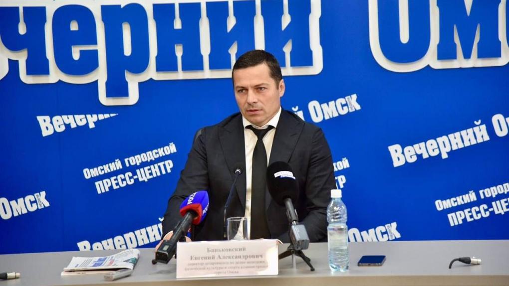 Директор городского профильного департамента рассказал о вовлечении омичей в занятия физической культурой