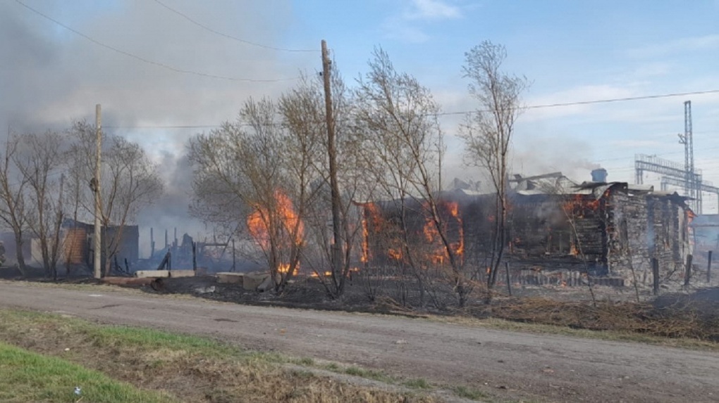 На пожаре в Называевске пострадали 8 человек