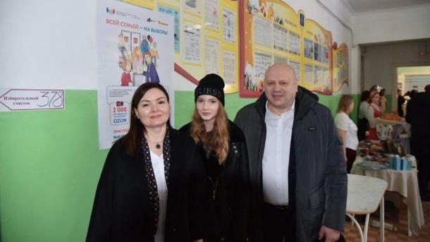 Свой голос за кандидата отдал мэр Омска Сергей Шелест