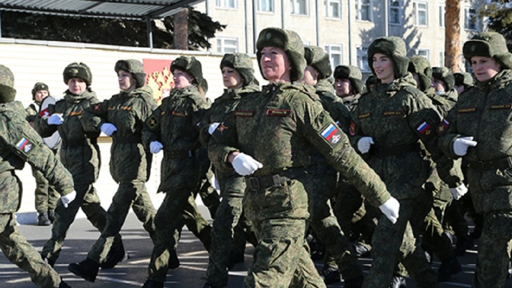 Женская рота на параде фото