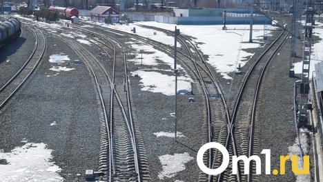 Омичам пообещали обустроить переход на железнодорожных путях в Амурском посёлке