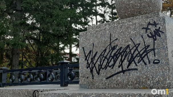 Под Омском вандалы разграбили мемориал воинам, погибшим в Великой Отечественной войне