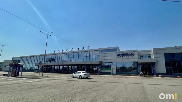 Двое омичей устроили в аэропорту дебош