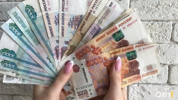 Учительница из Омска «обогатила» аферистов на два миллиона рублей