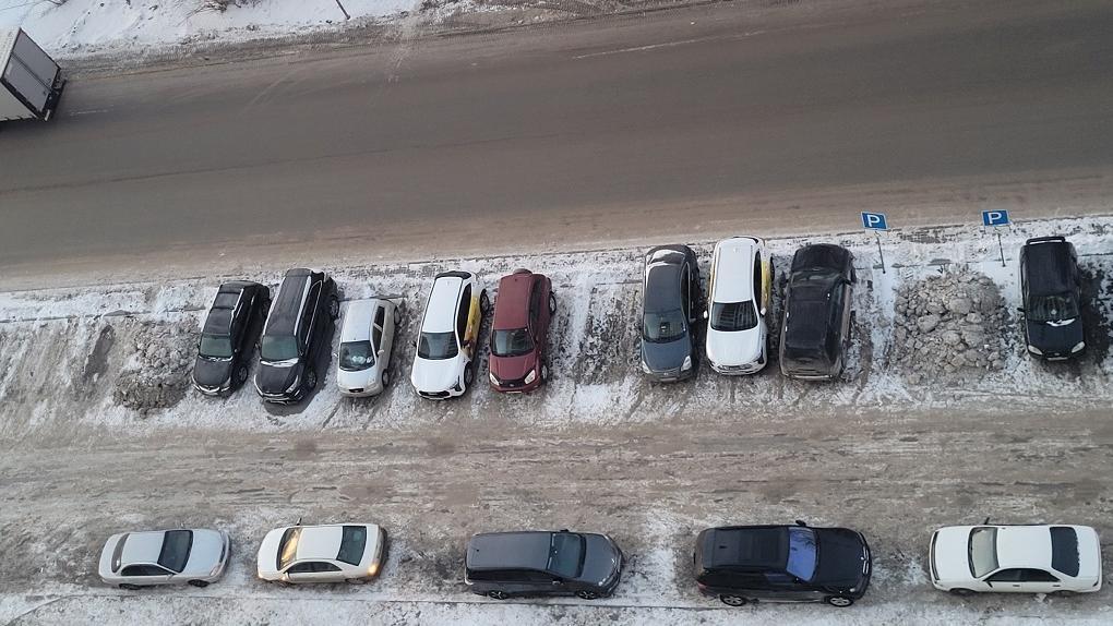 Жители улицы Зорге возмущены неэффективной уборкой снега в Новосибирске