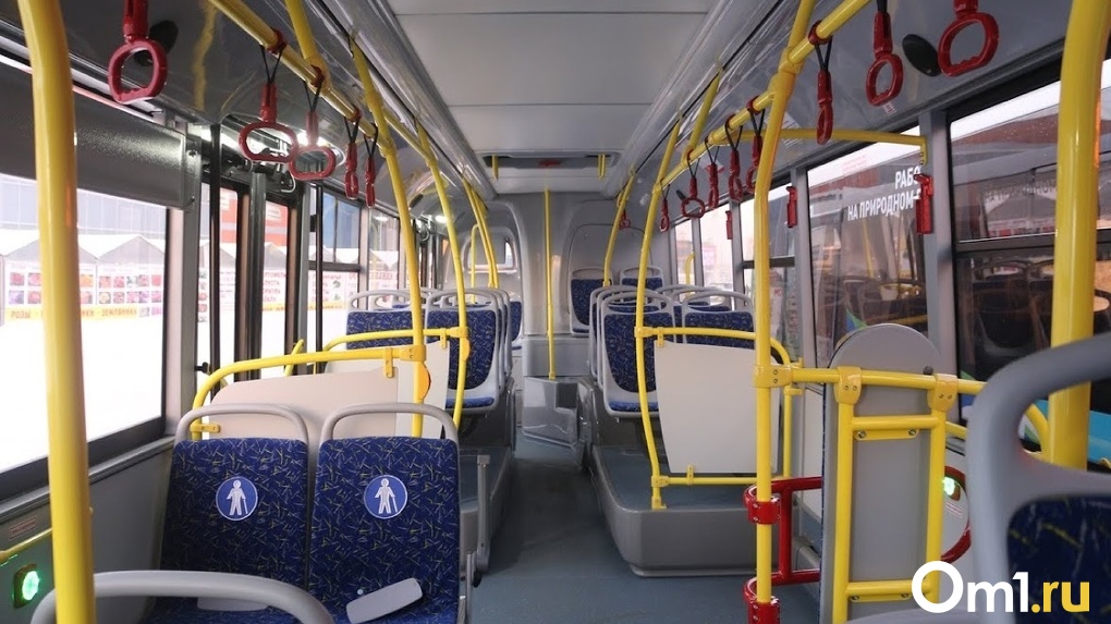 Из-за перекрытия улицы в Омске изменятся маршруты автобусов и троллейбусов