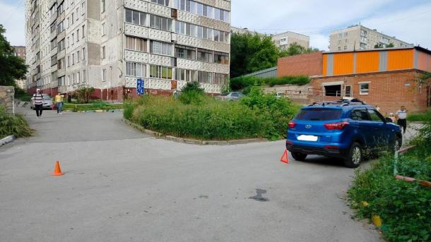 Ребёнок попал под колеса Hyundai Creta на Федосеева в Новосибирске