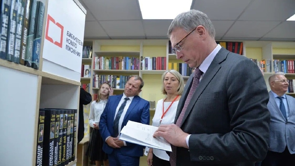 Александр Бурков открыл в Исилькуле библиотеку будущего с планетарием