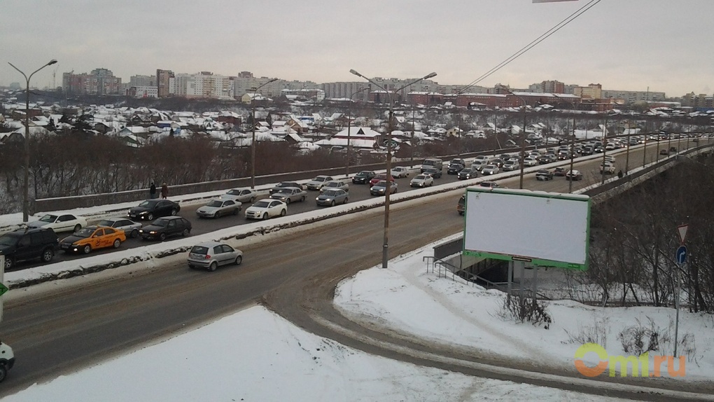 В Омске более чем за миллион рублей обследуют Фрунзенский мост